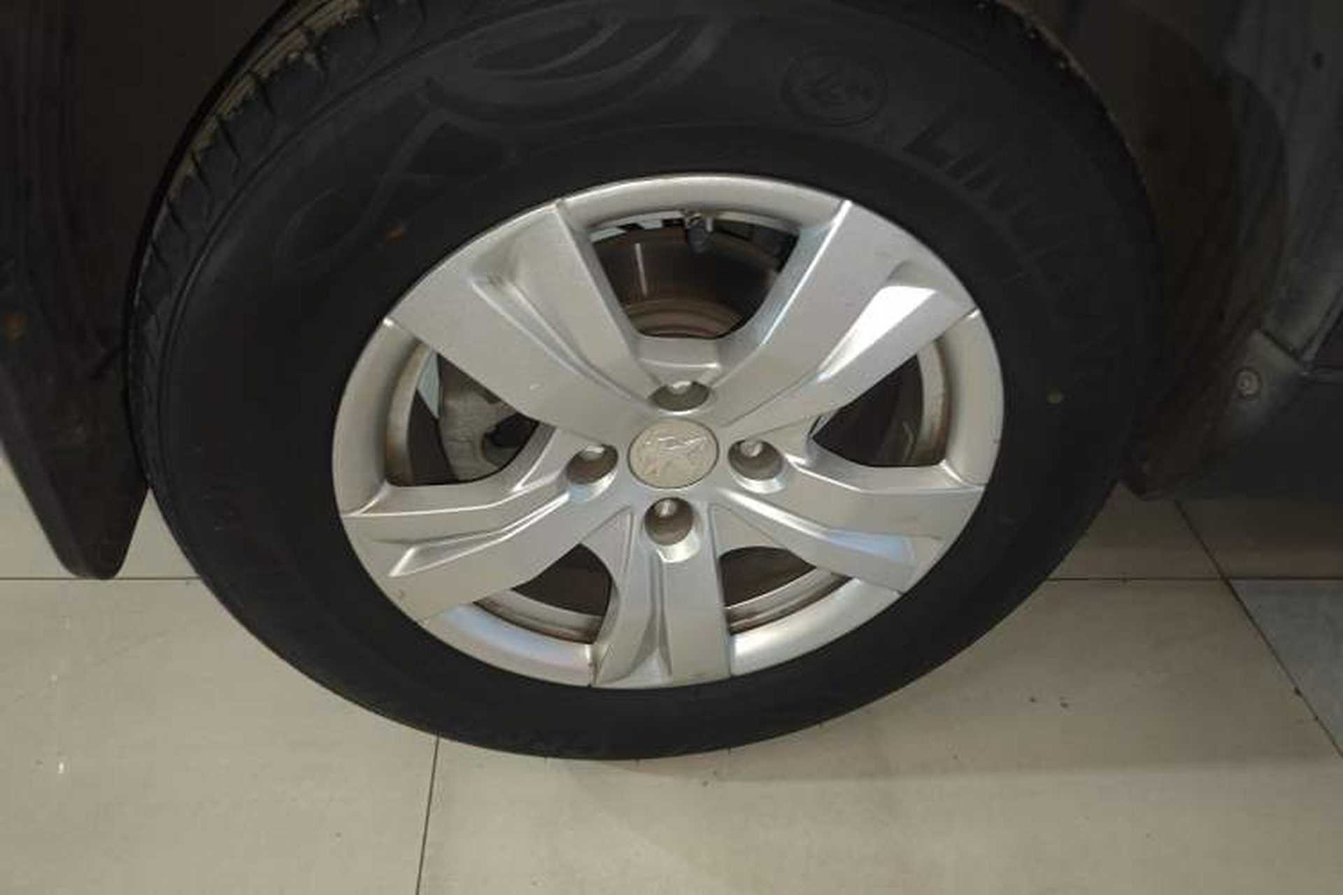 Used Peugeot 2008 2014 1.6L Manual Trend Edition Exterior 8
