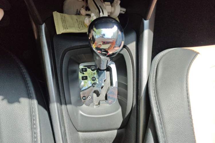 Used Peugeot 2008 2014 1.6L Automatic Fashion Edition Gear Lever