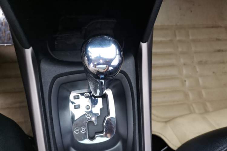 Used Peugeot 2008 2014 1.6L Automatic Fashion Edition Gear Lever