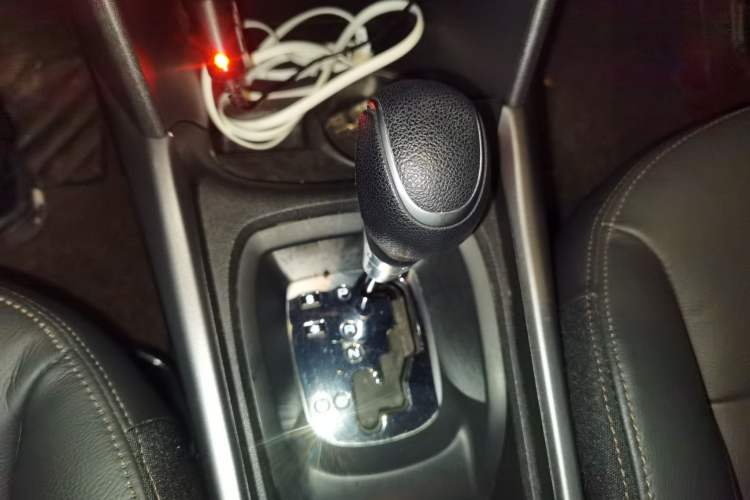 Used Peugeot 2008 2014 1.6L Automatic Navigation Edition Gear Lever