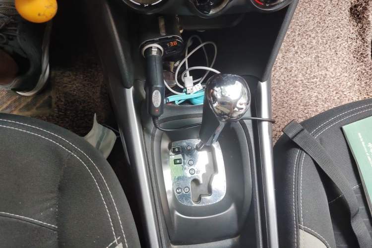 Used Peugeot 2008 2014 1.6L Automatic Trend Edition Gear Lever