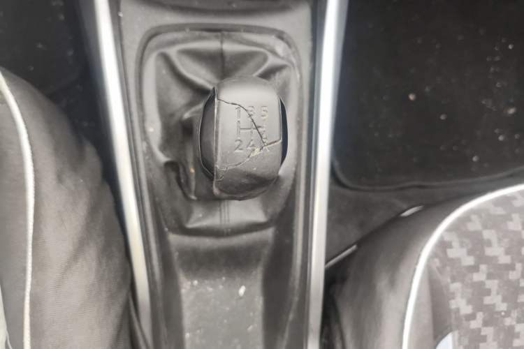 Used Peugeot 2008 2014 1.6L Manual Fashion Edition Gear Lever