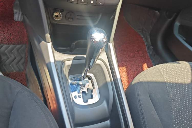 Used Peugeot 2008 2014 1.6L Automatic Fashion Edition Gear Lever