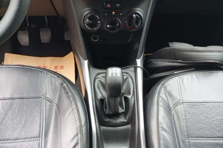 Used Peugeot 2008 2014 1.6L Manual Trend Edition Gear Lever