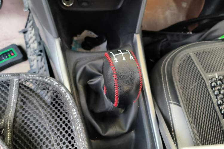 Used Peugeot 2008 2014 1.6L Manual Trend Edition Gear Lever