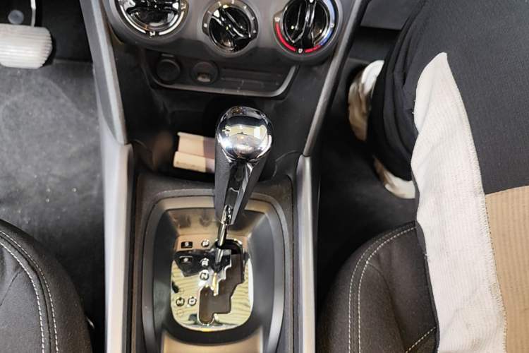 Used Peugeot 2008 2014 1.6L Automatic Trend Edition Gear Lever