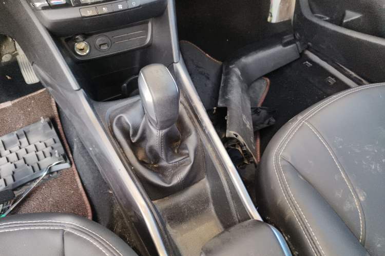 Used Peugeot 2008 2014 1.6L Manual Fashion Edition Gear Lever