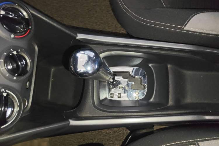 Used Peugeot 2008 2014 1.6L Automatic Trend Edition Gear Lever