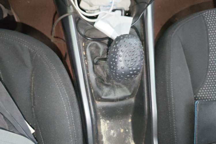 Used Peugeot 2008 2014 1.6L Manual Fashion Edition Gear Lever