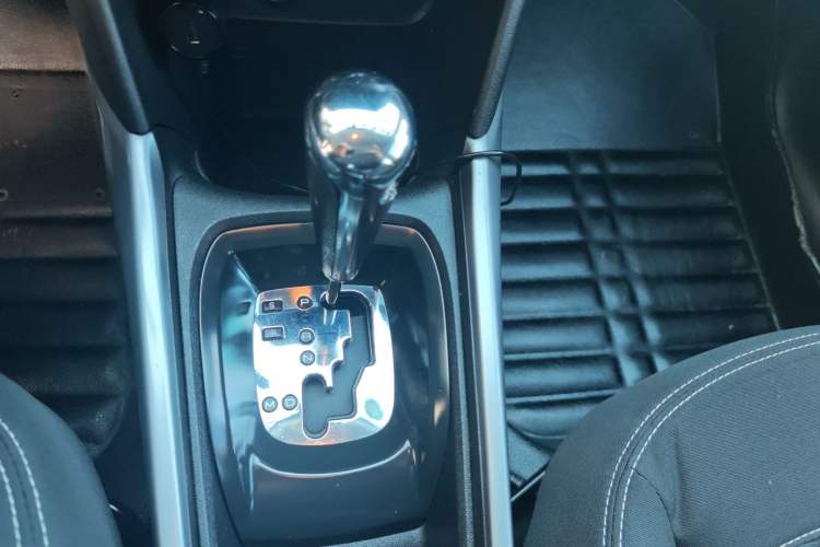 Used Peugeot 2008 2014 1.6L Automatic Trend Edition Gear Lever