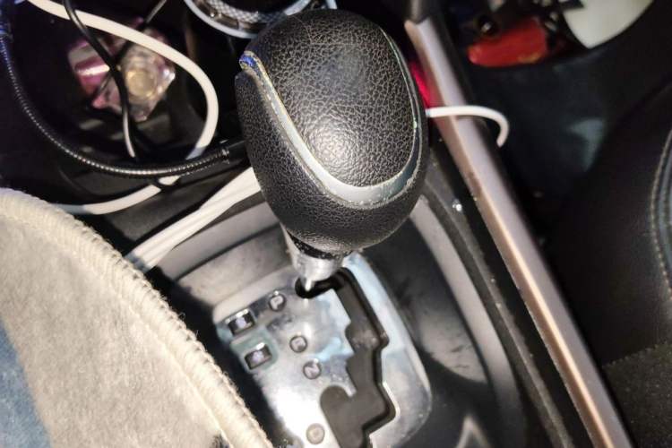 Used Peugeot 2008 2014 1.6L Automatic Navigation Edition Gear Lever