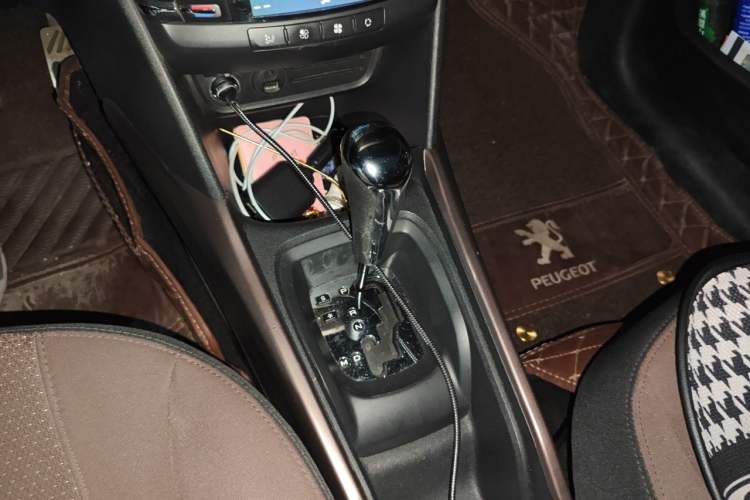 Used Peugeot 2008 2014 1.6L Automatic Fashion Edition Gear Lever
