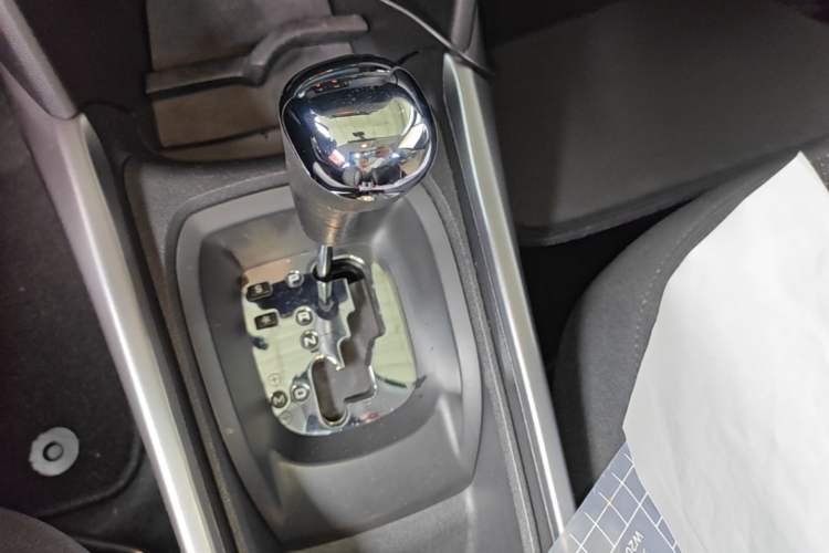 Used Peugeot 2008 2014 1.6L Automatic Fashion Edition Gear Lever