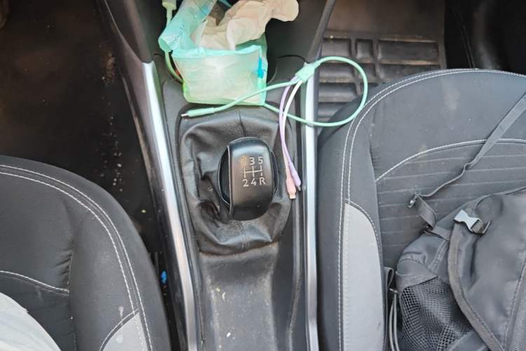 Used Peugeot 2008 2014 1.6L Manual Trend Edition Gear Lever