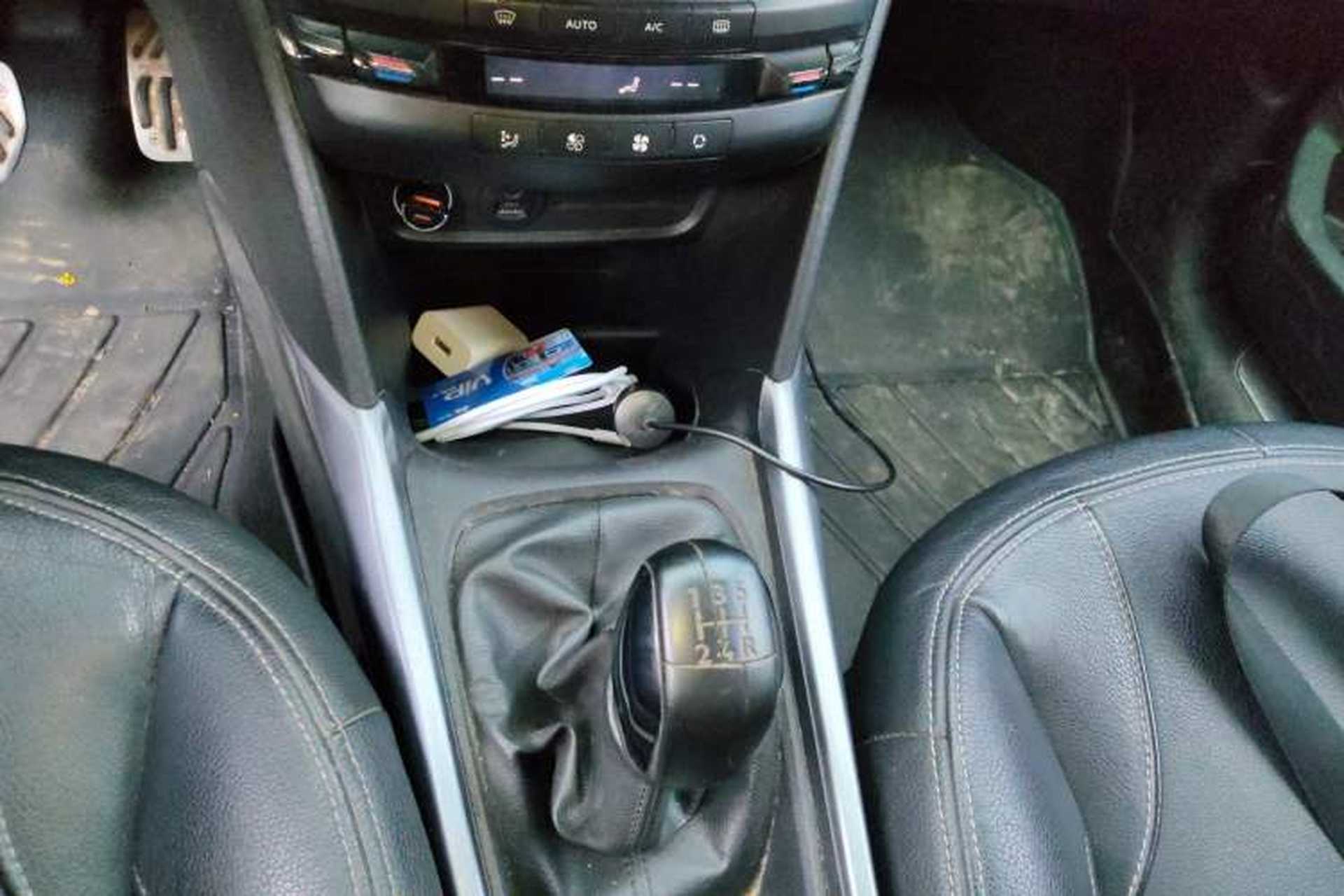 Used Peugeot 2008 2014 1.6L Manual Fashion Edition Gear Lever
