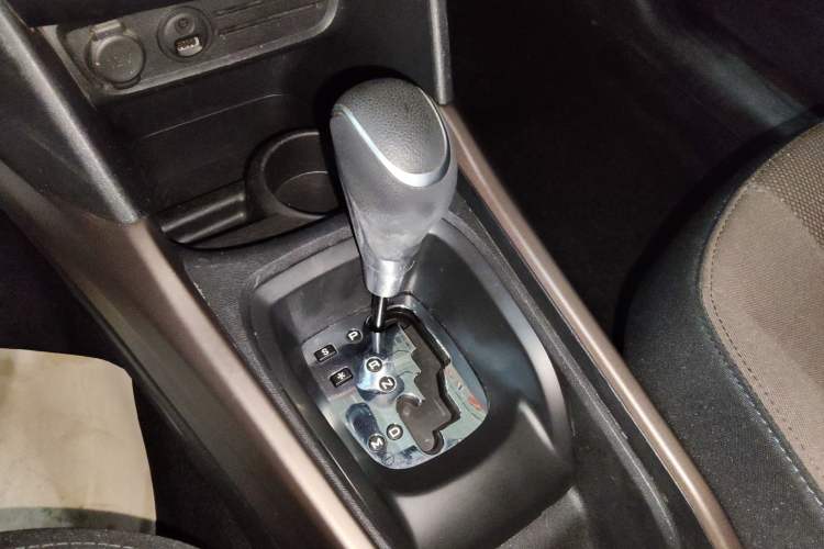 Used Peugeot 2008 2014 1.6L Automatic Navigation Edition Gear Lever