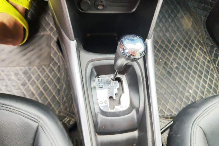 Used Peugeot 2008 2014 1.6L Automatic Trend Edition Gear Lever