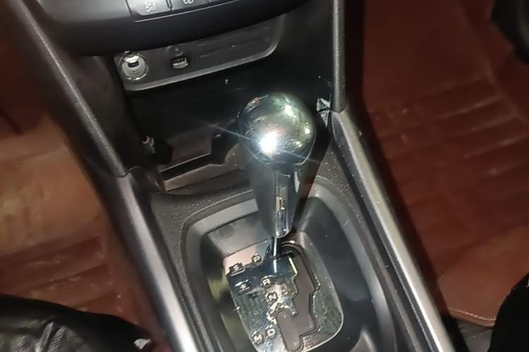 Used Peugeot 2008 2014 1.6L Automatic Fashion Edition Gear Lever