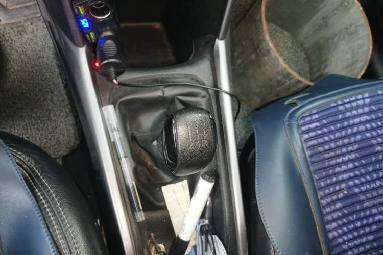 Used Peugeot 2008 2014 1.6L Manual Trend Edition Gear Lever