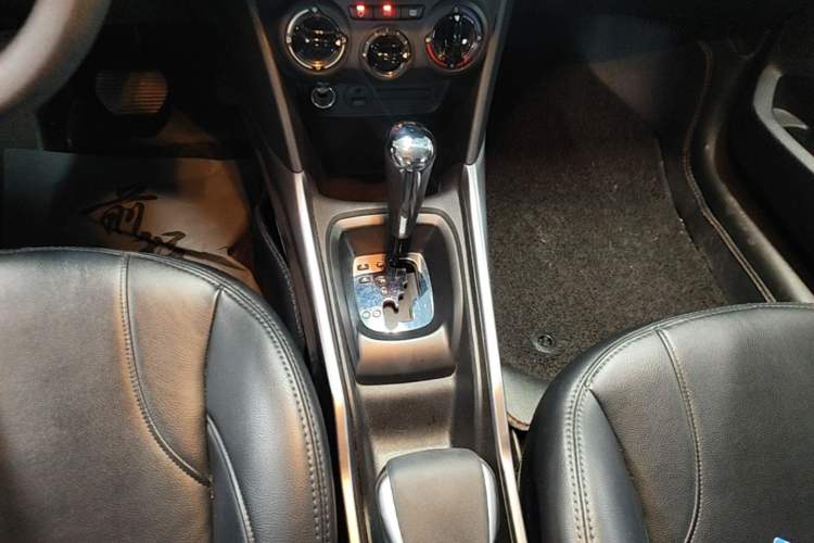 Used Peugeot 2008 2014 1.6L Automatic Trend Edition Gear Lever