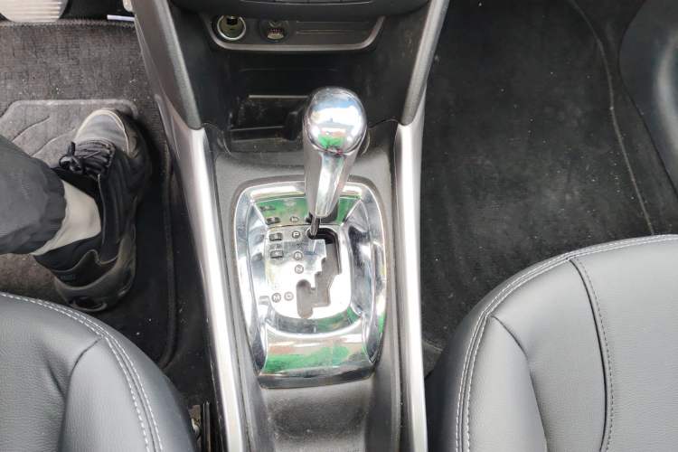 Used Peugeot 2008 2014 1.6L Automatic Fashion Edition Gear Lever