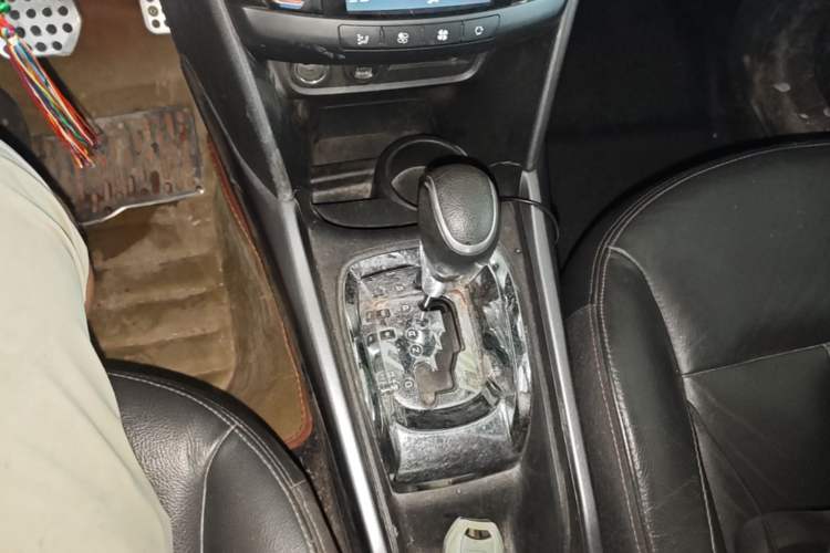 Used Peugeot 2008 2014 1.6L Automatic Navigation Edition Gear Lever