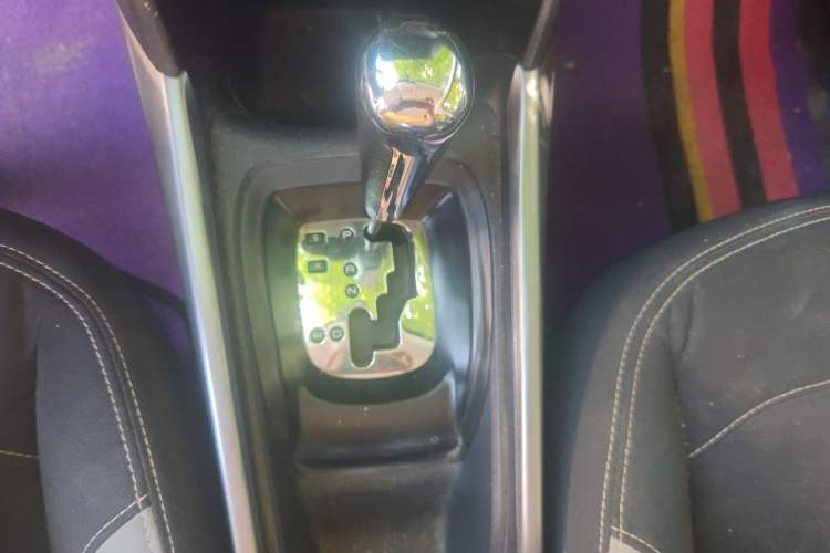 Used Peugeot 2008 2014 1.6L Automatic Trend Edition Gear Lever