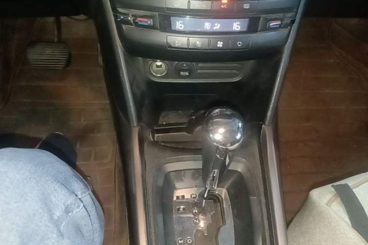 Used Peugeot 2008 2014 1.6L Automatic Fashion Edition Gear Lever