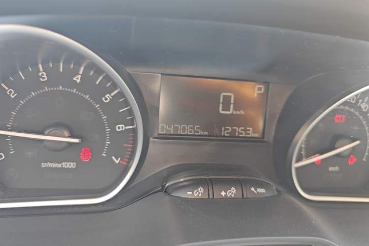 Used Peugeot 2008 2014 1.6L Automatic Fashion Edition Instrument Cluster