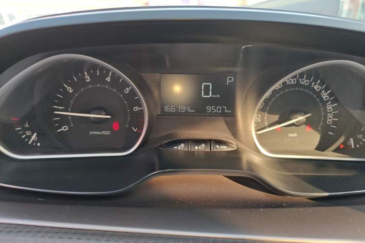 Used Peugeot 2008 2014 1.6L Automatic Fashion Edition Instrument Cluster