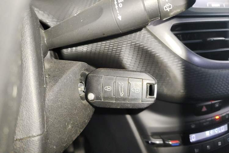 Used Peugeot 2008 2014 1.6L Manual Fashion Edition Interior 1