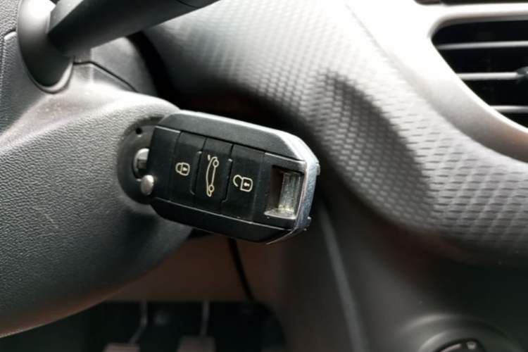 Used Peugeot 2008 2014 1.6L Manual Trend Edition Interior 1