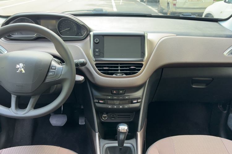 Used Peugeot 2008 2014 1.6L Automatic Fashion Edition Interior 1