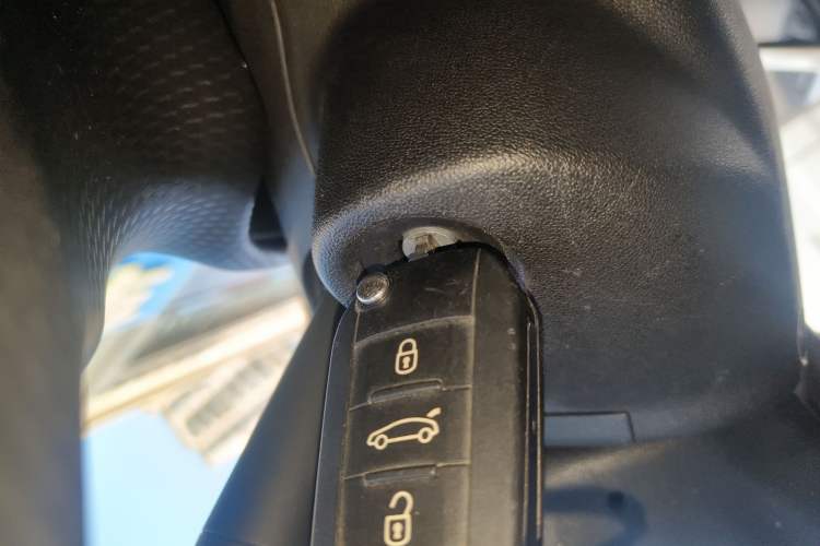 Used Peugeot 2008 2014 1.6L Manual Fashion Edition Interior 1