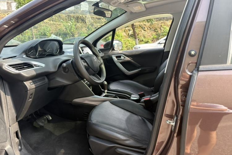 Used Peugeot 2008 2014 1.6L Automatic Fashion Edition Interior 1