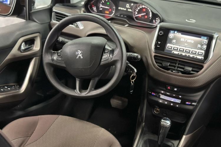 Used Peugeot 2008 2014 1.6L Automatic Fashion Edition Interior 1