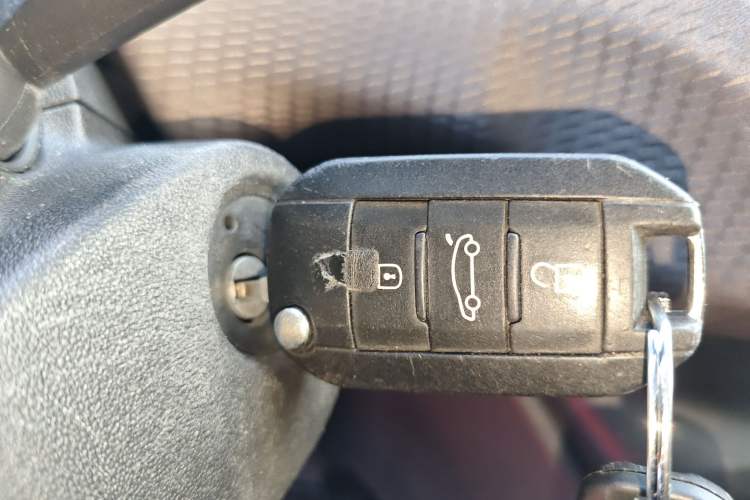 Used Peugeot 2008 2014 1.6L Automatic Fashion Edition Interior 1