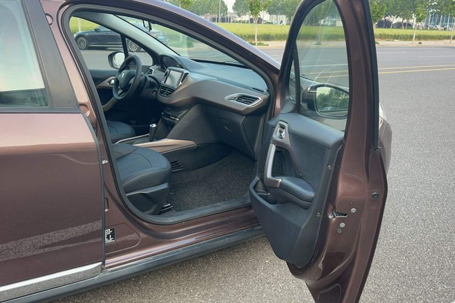 Used Peugeot 2008 2014 1.6L Automatic Fashion Edition Interior 1