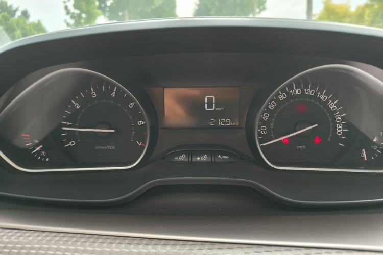 Used Peugeot 2008 2014 1.6L Manual Fashion Edition Interior 12