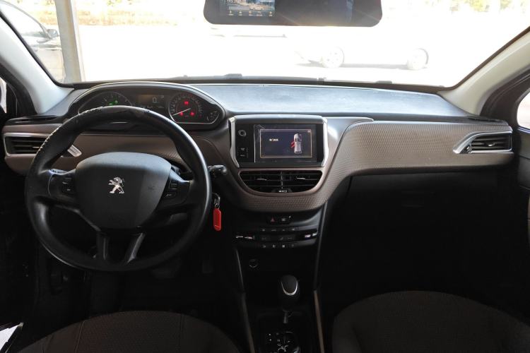 Used Peugeot 2008 2014 1.6L Automatic Fashion Edition Interior 2