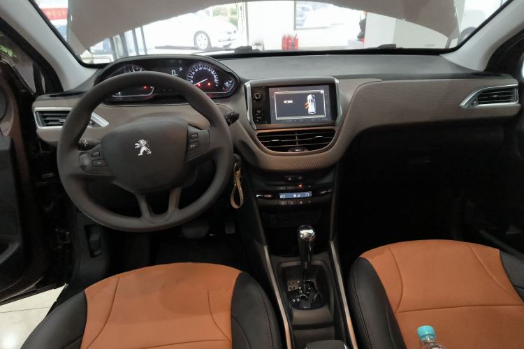Used Peugeot 2008 2014 1.6L Automatic Fashion Edition Interior 2
