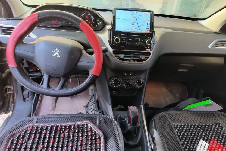 Used Peugeot 2008 2014 1.6L Manual Trend Edition Interior 2