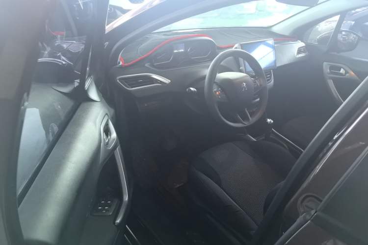 Used Peugeot 2008 2014 1.6L Automatic Fashion Edition Interior 2