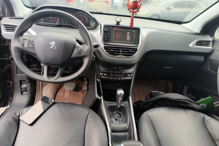 Used Peugeot 2008 2014 1.6L Automatic Excellence Edition Interior 2