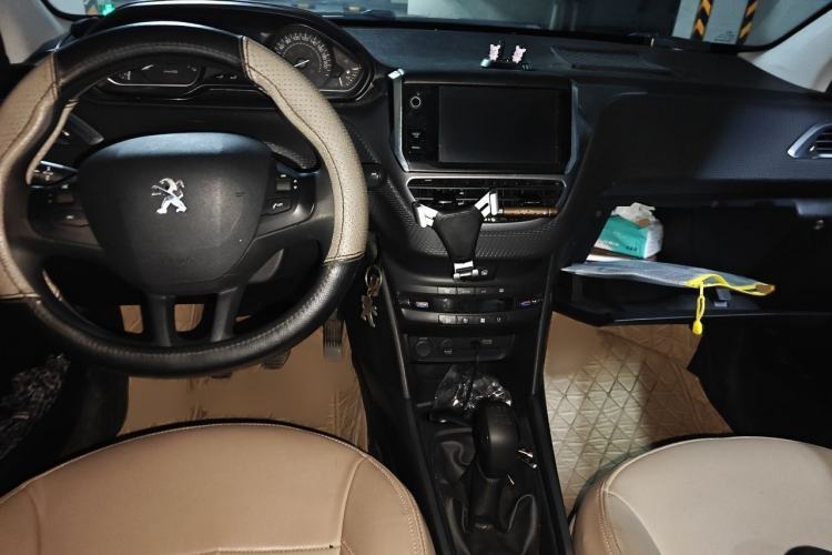 Used Peugeot 2008 2014 1.6L Manual Fashion Edition Interior 2
