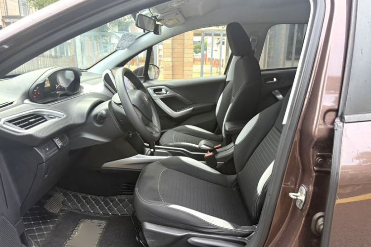 Used Peugeot 2008 2014 1.6L Automatic Trend Edition Interior 2