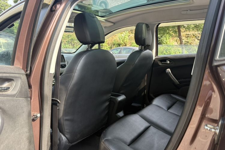 Used Peugeot 2008 2014 1.6L Automatic Fashion Edition Interior 2