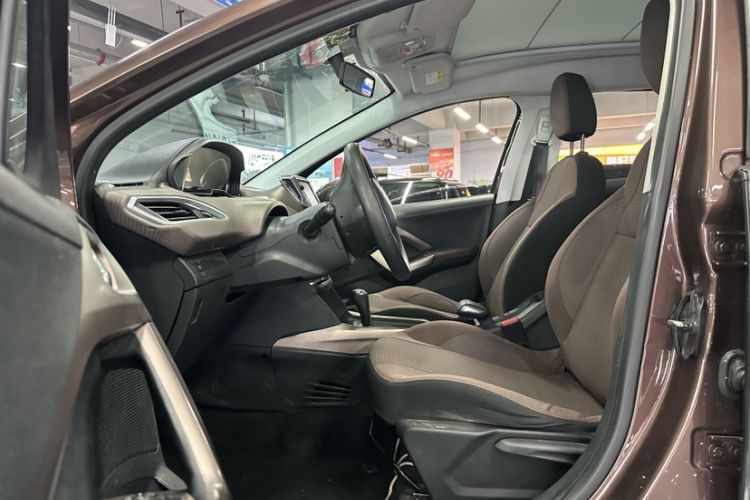 Used Peugeot 2008 2014 1.6L Automatic Fashion Edition Interior 2