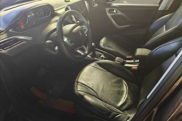 Used Peugeot 2008 2014 1.6L Automatic Fashion Edition Interior 2