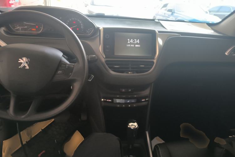 Used Peugeot 2008 2014 1.6L Automatic Fashion Edition Interior 2